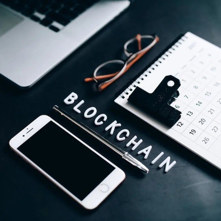 Blockchain e Indústria 4.0: Impulsionando a Transformação Digital com Transparência e Segurança
