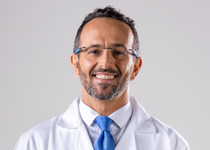 Dr. Gustavo Teixeira